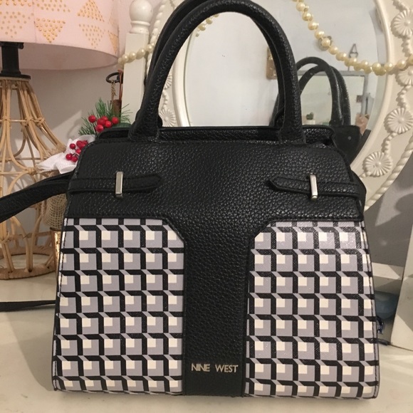 Nine West - Picture 2 of 4